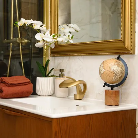 Daire Entier A Deux Pas De La Place Ducale *