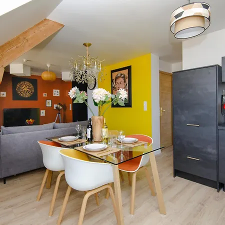 Entier A Deux Pas De La Place Ducale Daire *