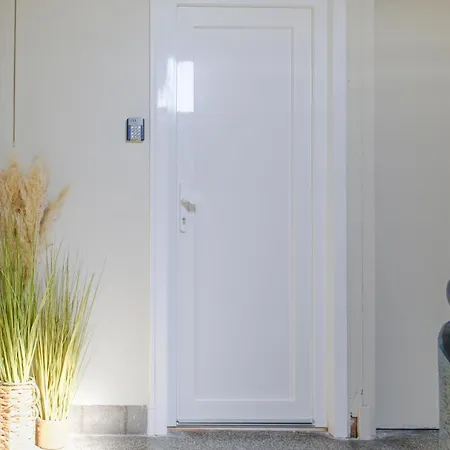 Entier A Deux Pas De La Place Ducale *