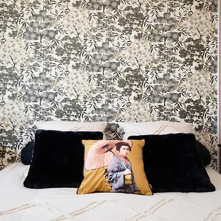 Entier A Deux Pas De La Place Ducale Daire