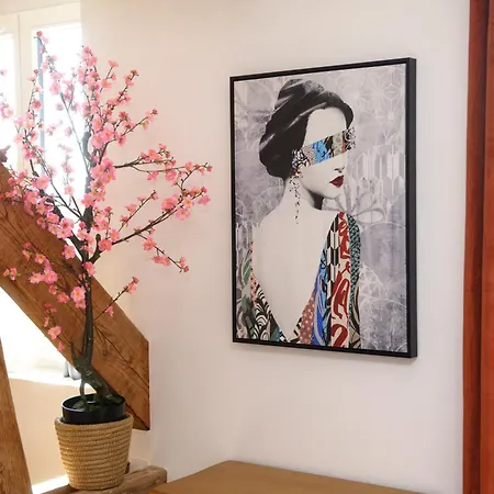 Entier A Deux Pas De La Place Ducale Daire