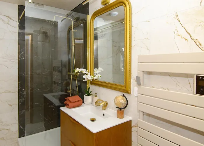 Lumineux Et Calme Avec Vue Sur La Place Ducale - Hyper Centre *