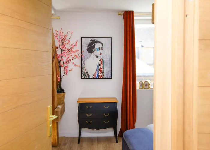 Lumineux Et Calme Avec Vue Sur La Place Ducale - Hyper Centre * Charleville-Mézières