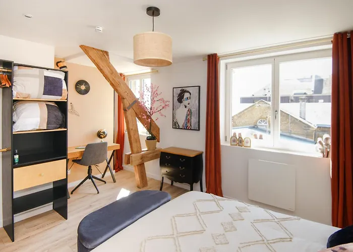 Lumineux Et Calme Avec Vue Sur La Place Ducale - Hyper Centre Appartement *